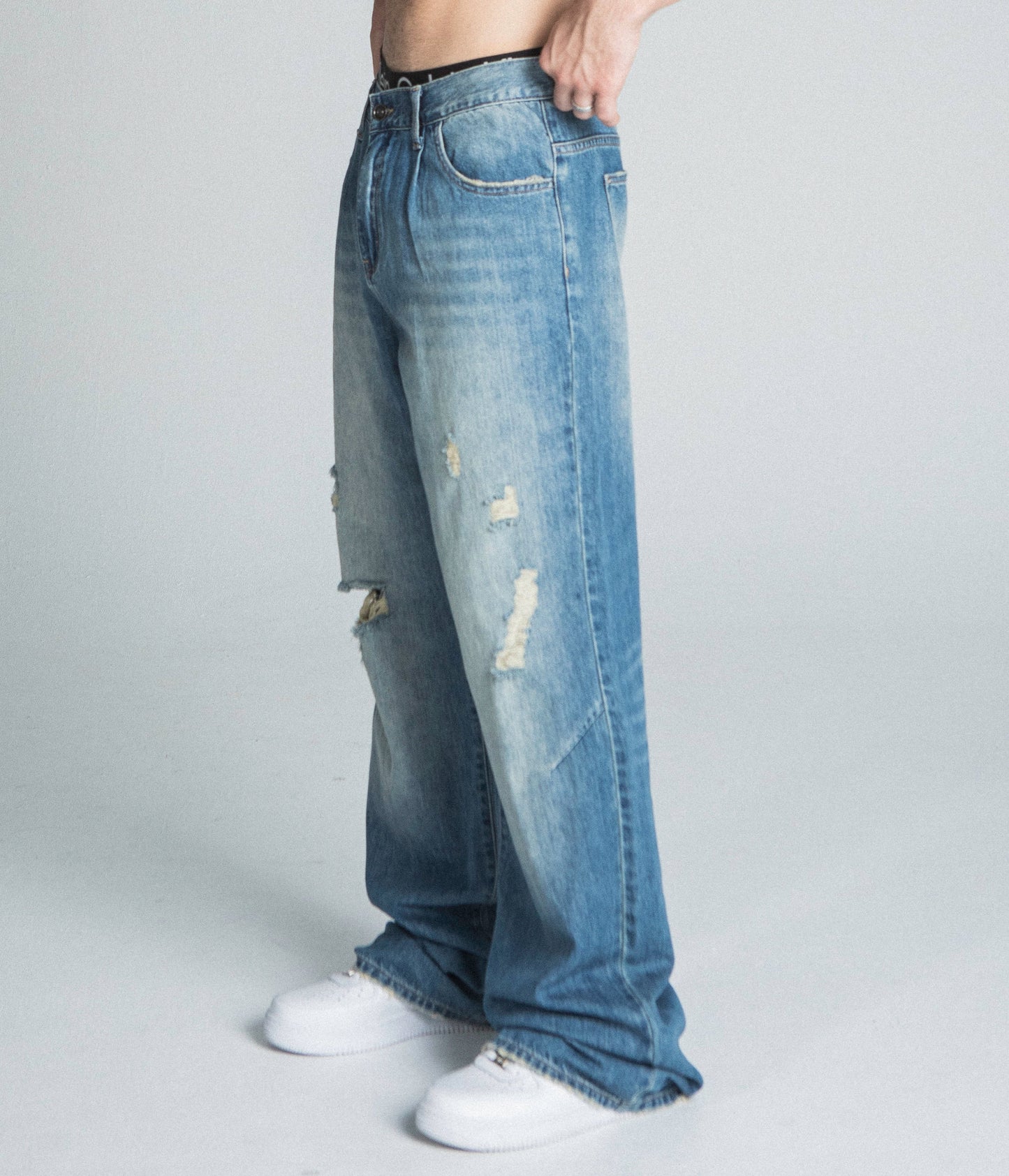 AJ09-3 CLASSIC BLUE LIGHTLY DISTRESSED BAGGY JEANS